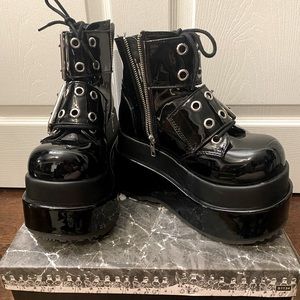 (SOLD)Bear-104 Demonia platform boots